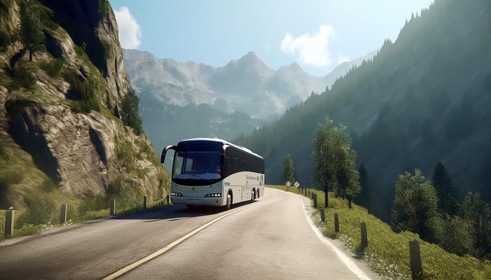 Bus Kranjsa Gora Bovec via Vršič Het zomerseizoen is aangebroken en de bus van Kranjska Gora naar Bovec rijdt weer via de bergpas Vršič.